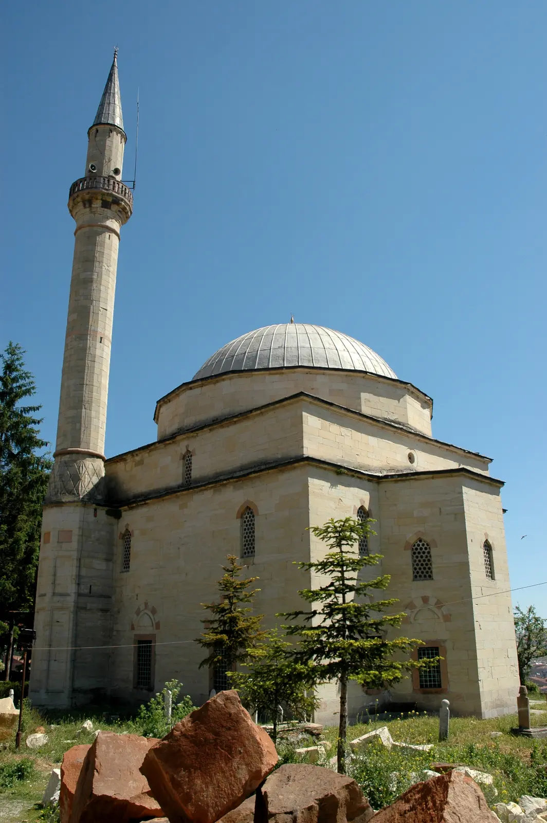 Yakup Ağa Camii minareli dış görünümü